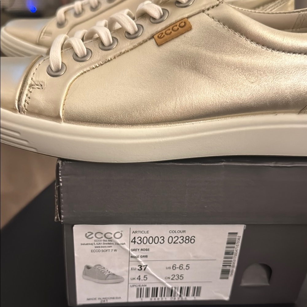 ECCO
Women's Soft VII Leather Lace Up Sneakers Size US 6-6.5 / EU 37❣️🙂 - Picture 15 of 16